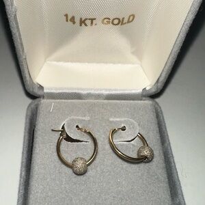 14K Gold Hoop Earrings with Textured Bead Accent – Classic & Elegant ✨